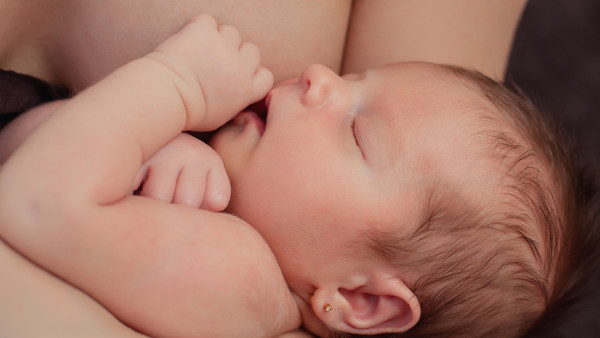 初生婴儿怎么护理 婴儿护理知识大全