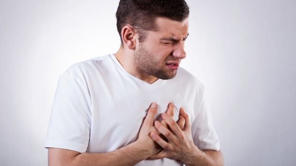 男孩高烧硬撑成暴发性心肌炎 暴发性心肌炎的早期症状有哪些？