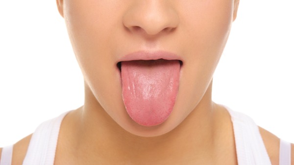 舌苔厚发黄是什么原因?这11个原因可引起舌苔厚
