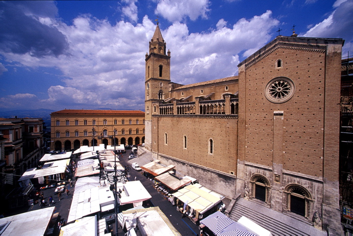 佛罗伦萨大教堂（欣赏佛罗伦萨文艺复兴时期的艺术之美）