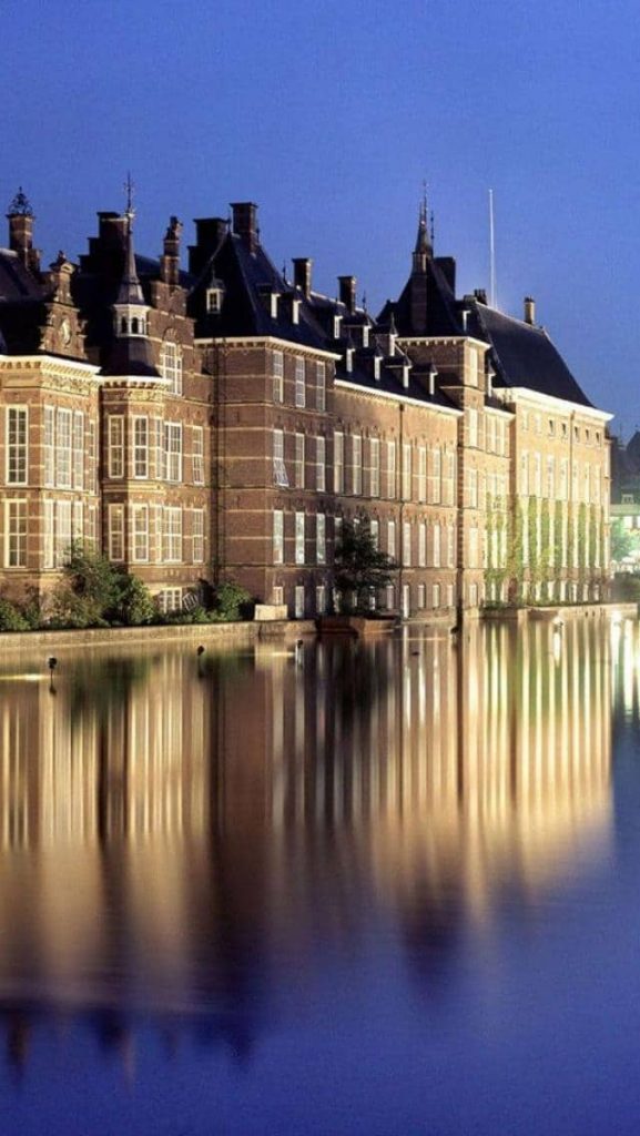 到荷兰旅游要多少费用，去荷兰读高中费用？
