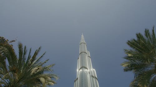迪拜旅游必备攻略（带你探索世界第一高楼和沙漠之美）