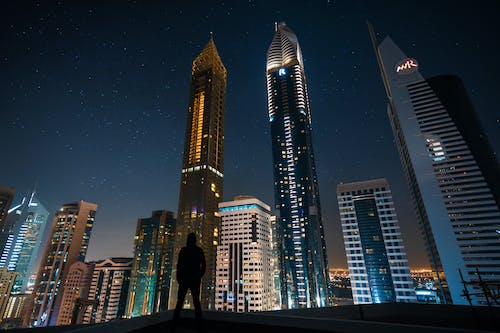 迪拜旅游必备攻略（带你探索世界第一高楼和沙漠之美）